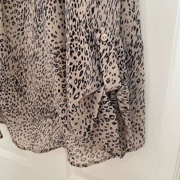 Pins & needles leopard print blouse size small - Picture 2 of 4
